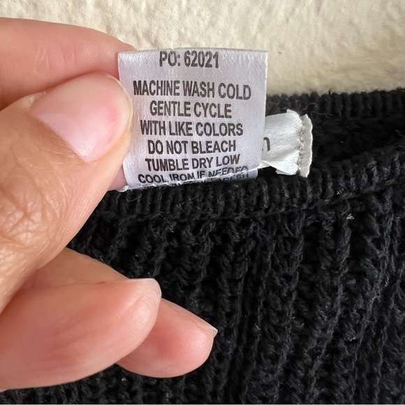 Knit sweater, Tie back Size Small - Picture 5 of 8